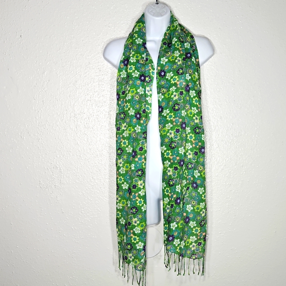 nine west light weight green with small flower floral pattern fringe scarf